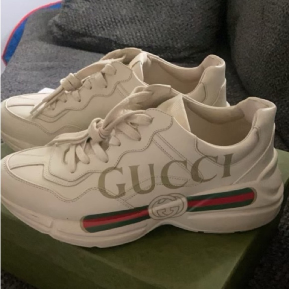 MENS GUCCI LOGO LEATHER SNEAKER SIZE 9.5
